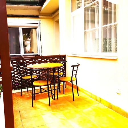 Apartment Hangulatos Pecsi Belvarosi Kertes Haz Ingyenes Wifivel Pecs